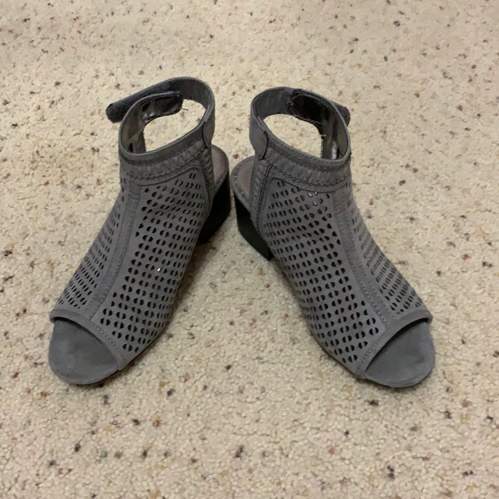 Justice Gray heels